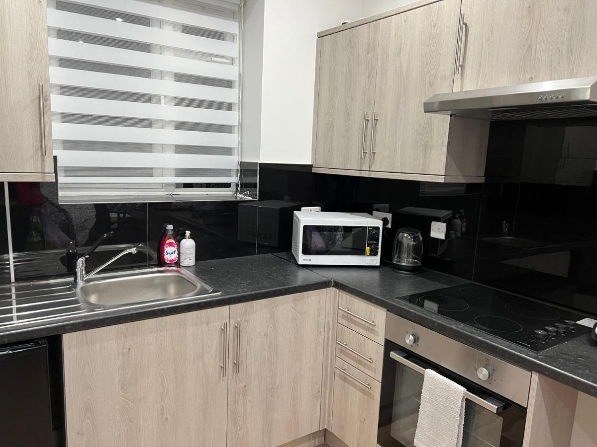 Park View Serviced Apartment - Next To Northolt Tube Station - Near Central London & Wembley מראה חיצוני תמונה