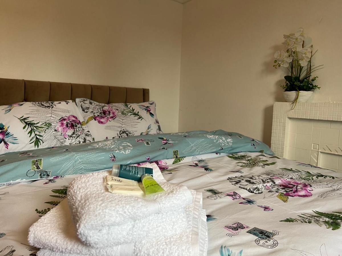 Park View Serviced Apartment - Next To Northolt Tube Station - Near Central London & Wembley מראה חיצוני תמונה